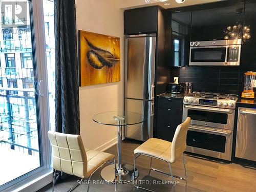 533 - 88 Colgate Avenue, Toronto, ON - Indoor Photo Showing Kitchen