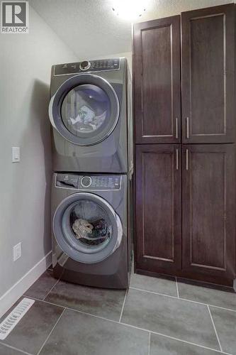 1721 20 Avenue Nw, Calgary, AB - Indoor Photo Showing Laundry Room