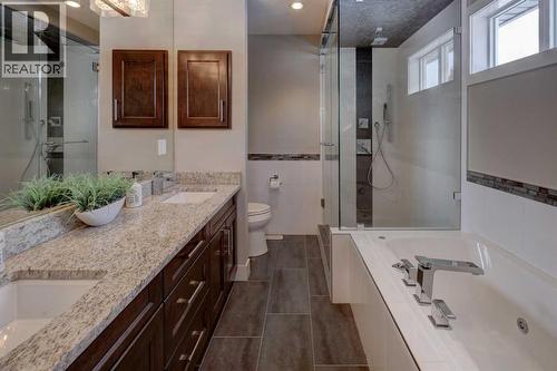 1721 20 Avenue Nw, Calgary, AB - Indoor Photo Showing Bathroom
