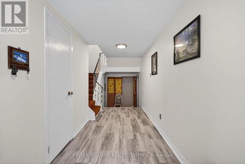 100 Poplar Crescent, Aurora, ON - Indoor Photo Showing Other Room