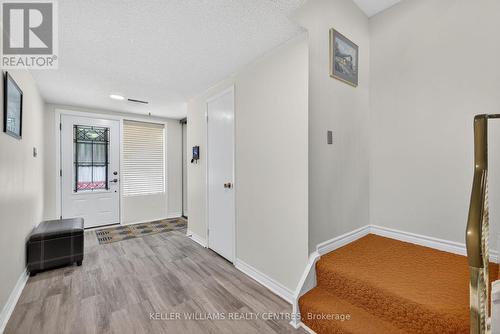 100 Poplar Crescent, Aurora, ON - Indoor Photo Showing Other Room