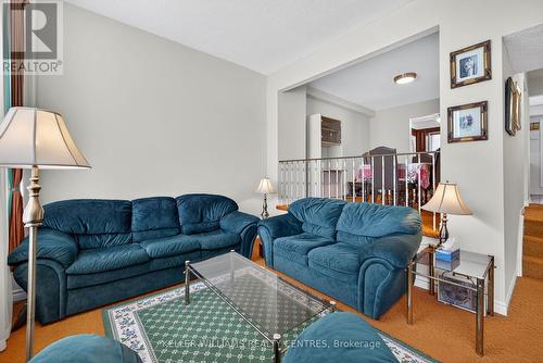 100 Poplar Crescent, Aurora, ON - Indoor Photo Showing Living Room