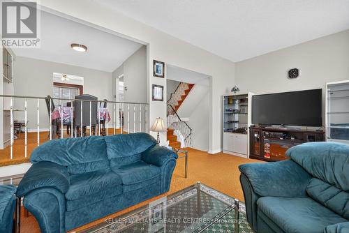 100 Poplar Crescent, Aurora, ON - Indoor Photo Showing Living Room