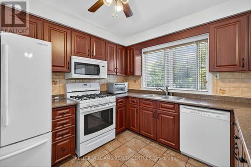 100 Poplar Crescent, Aurora, ON - Indoor Photo Showing Kitchen With Double Sink