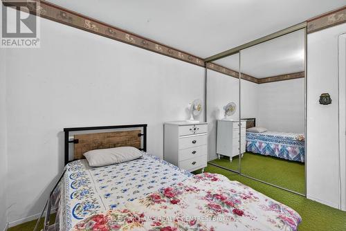 100 Poplar Crescent, Aurora, ON - Indoor Photo Showing Bedroom
