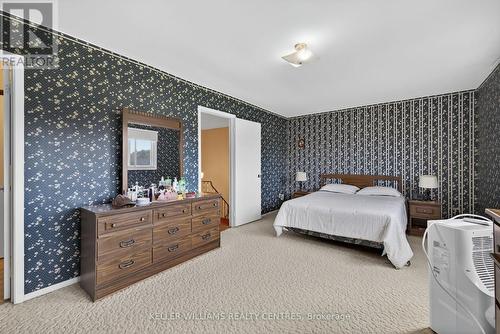 100 Poplar Crescent, Aurora, ON - Indoor Photo Showing Bedroom