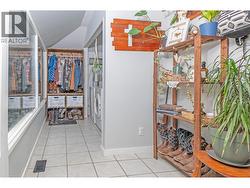 Entrance and laundry area - 