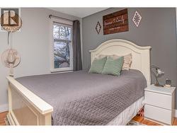 Primary bedroom with natural light Creston - 