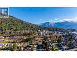 Aerial view of surrounding neighbourhood and nearby mountains Creston - 