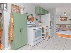 Spacious kitchen in Creston - 