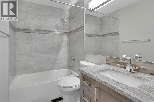 33 Douglasbank Rise Se, Calgary, AB - Indoor Photo Showing Bathroom