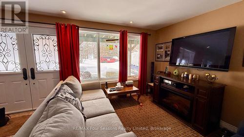 26 Fenton Drive, Saugeen Shores, ON - Indoor Photo Showing Living Room