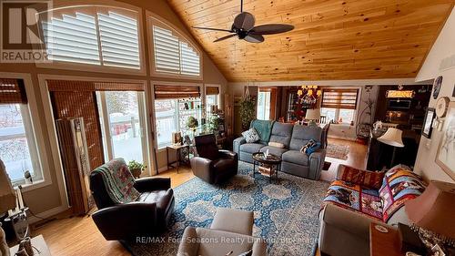26 Fenton Drive, Saugeen Shores, ON - Indoor Photo Showing Living Room