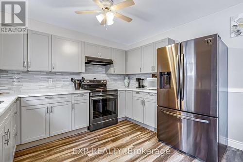 82 - 141 Condor Court, London East (East P), ON - Indoor Photo Showing Kitchen With Upgraded Kitchen