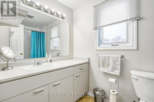 82 - 141 Condor Court, London East (East P), ON - Indoor Photo Showing Bathroom