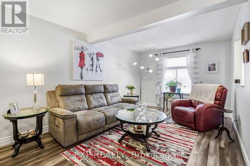 82 - 141 Condor Court, London East (East P), ON - Indoor Photo Showing Living Room