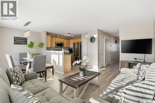 18 4425 Nicurity Drive, Regina, SK - Indoor Photo Showing Living Room