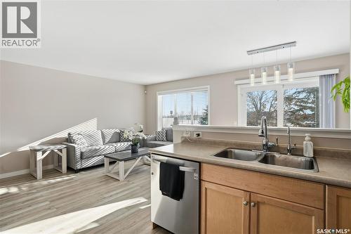 18 4425 Nicurity Drive, Regina, SK - Indoor Photo Showing Kitchen With Double Sink