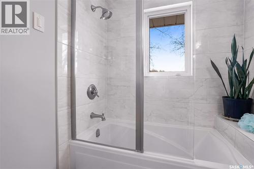 1726 Alexandra Avenue, Saskatoon, SK - Indoor Photo Showing Bathroom