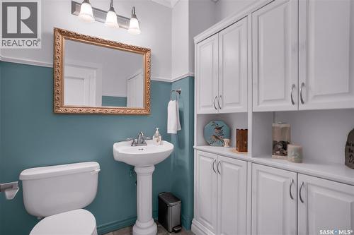 1726 Alexandra Avenue, Saskatoon, SK - Indoor Photo Showing Bathroom