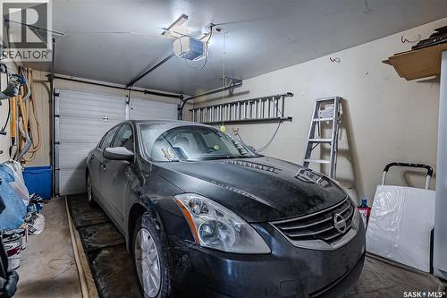 1726 Alexandra Avenue, Saskatoon, SK - Indoor Photo Showing Garage