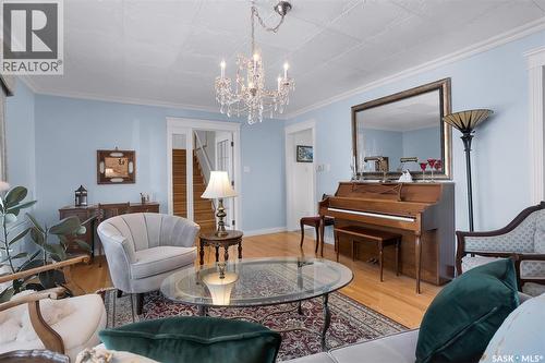 1726 Alexandra Avenue, Saskatoon, SK - Indoor Photo Showing Living Room