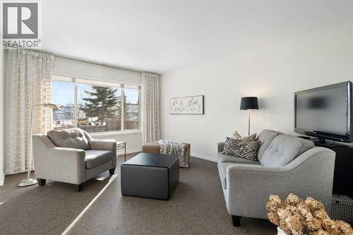 201 Harvest Creek Close Ne, Calgary, AB - Indoor Photo Showing Living Room