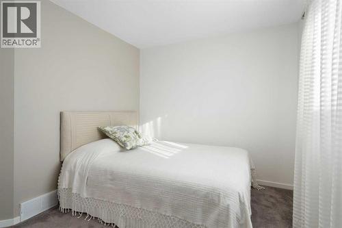 201 Harvest Creek Close Ne, Calgary, AB - Indoor Photo Showing Bedroom