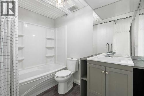 201 Harvest Creek Close Ne, Calgary, AB - Indoor Photo Showing Bathroom