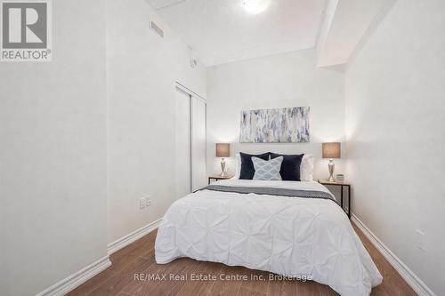 210 - 1280 Gordon Street, Guelph (Kortright East), ON - Indoor Photo Showing Bedroom