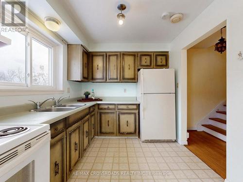 #23 - 90 Crockamhill Drive, Toronto, ON - Indoor Photo Showing Kitchen With Double Sink