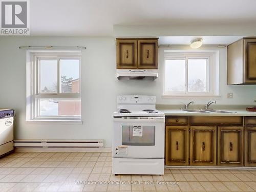 #23 - 90 Crockamhill Drive, Toronto, ON - Indoor Photo Showing Kitchen With Double Sink
