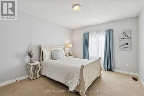 Spacious 2nd Bright Bedroom - 407 Seneca Court, Newmarket, ON - Indoor Photo Showing Bedroom