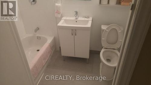 Lower - 31 Bailey Crescent, Aurora, ON - Indoor Photo Showing Bathroom