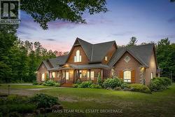 697 LAFONTAINE ROAD E Tiny, ON L9M 0S5