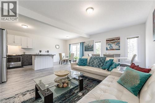198 Jacob Street, Tavistock, ON - Indoor Photo Showing Living Room