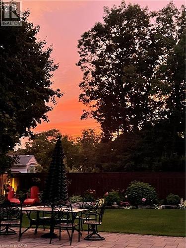 Breathtaking backyard sunsets - 29 Woodside Drive, Hamilton, ON - Outdoor