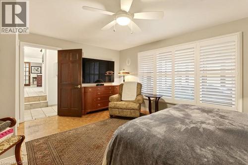 with private access. Ideal for guests, friends and - 29 Woodside Drive, Hamilton, ON - Indoor Photo Showing Bedroom