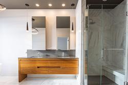 Ensuite bathroom - 