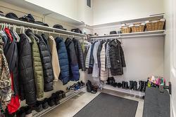 Walk-in closet - 