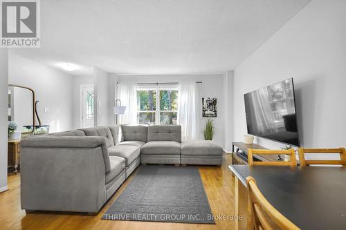 10 - 215 Commissioners Road W, London South (South D), ON - Indoor Photo Showing Living Room