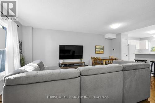 10 - 215 Commissioners Road W, London South (South D), ON - Indoor Photo Showing Living Room