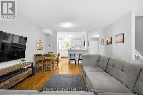 10 - 215 Commissioners Road W, London South (South D), ON - Indoor Photo Showing Living Room