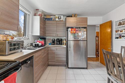Cuisine - 5274  - 5276 Av. Prince-Of-Wales, Montréal (Côte-Des-Neiges/Notre-Dame-De-Grâce), QC - Indoor Photo Showing Kitchen With Double Sink