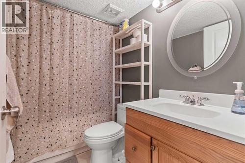 15 Chapalina Close Se, Calgary, AB - Indoor Photo Showing Bathroom