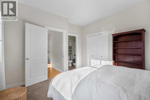 1101, 281 Cougar Ridge Drive Sw, Calgary, AB - Indoor Photo Showing Bedroom