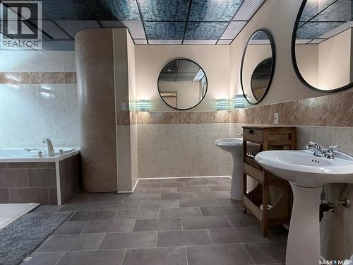 300 1821 Scarth Street, Regina, SK - Indoor Photo Showing Bathroom
