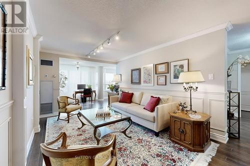 512 - 11 Townsgate Drive, Vaughan, ON - Indoor Photo Showing Living Room