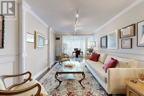 512 - 11 Townsgate Drive, Vaughan, ON - Indoor Photo Showing Living Room