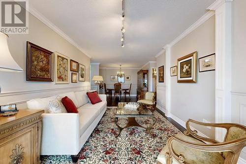 512 - 11 Townsgate Drive, Vaughan, ON - Indoor Photo Showing Living Room